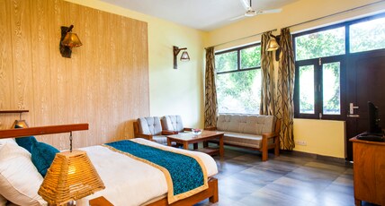 Saalvan Resort Room Type - Signature Room with Balcony and Mountain View