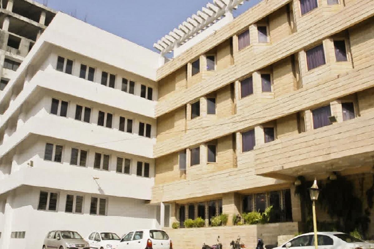 Hotel Yuvraj Palace - Tap to explore photos