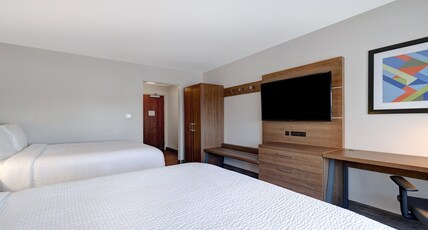 Holiday Inn Express & Suites Ann Arbor - University South Room Type - 2 Queen Beds Standard Comm Access Tub