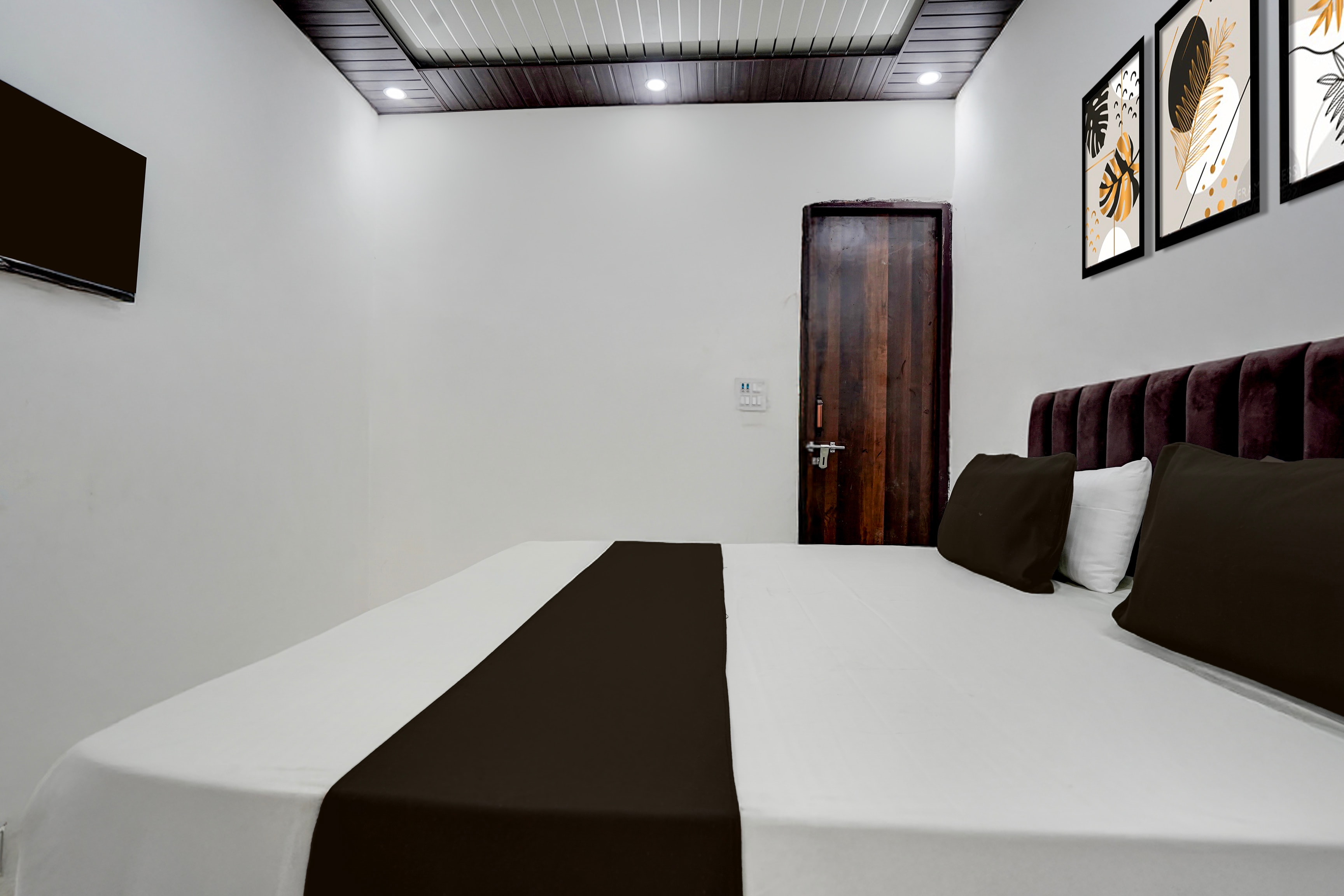 SPOT ON Diamond Guest House - Tap to explore photos