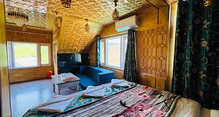 Hotel Green Park Gulmarg Room Type - Super Deluxe Room + Free Wifi