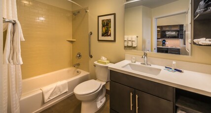 Candlewood Suites WINNEMUCCA, an IHG hotel Room Type - 1 King Studio Suite with Full Kitchen
