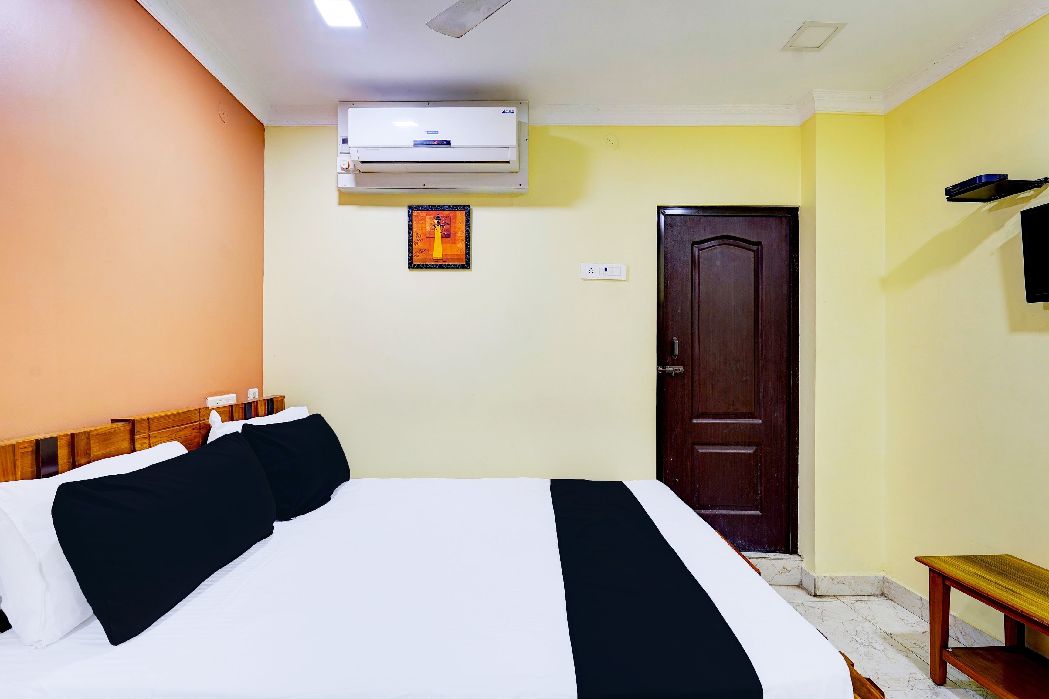Hotel O Velan Stays - Tap to explore photos
