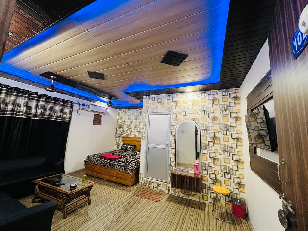 HOTEL DHAMA RESIDENCY - Tap to explore photos