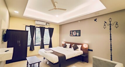 EMERALD EUPHORIA ( A UNIT OF BIRAJ HOSPITLITY ) Room Type - Deluxe Room
