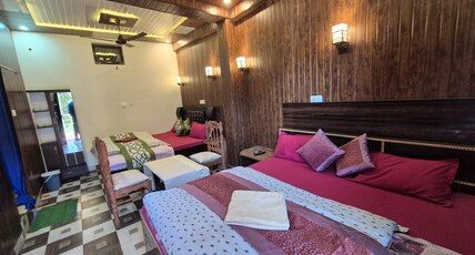 Bisht Hotel And Restaurant Room Type - Deluxe Family Room