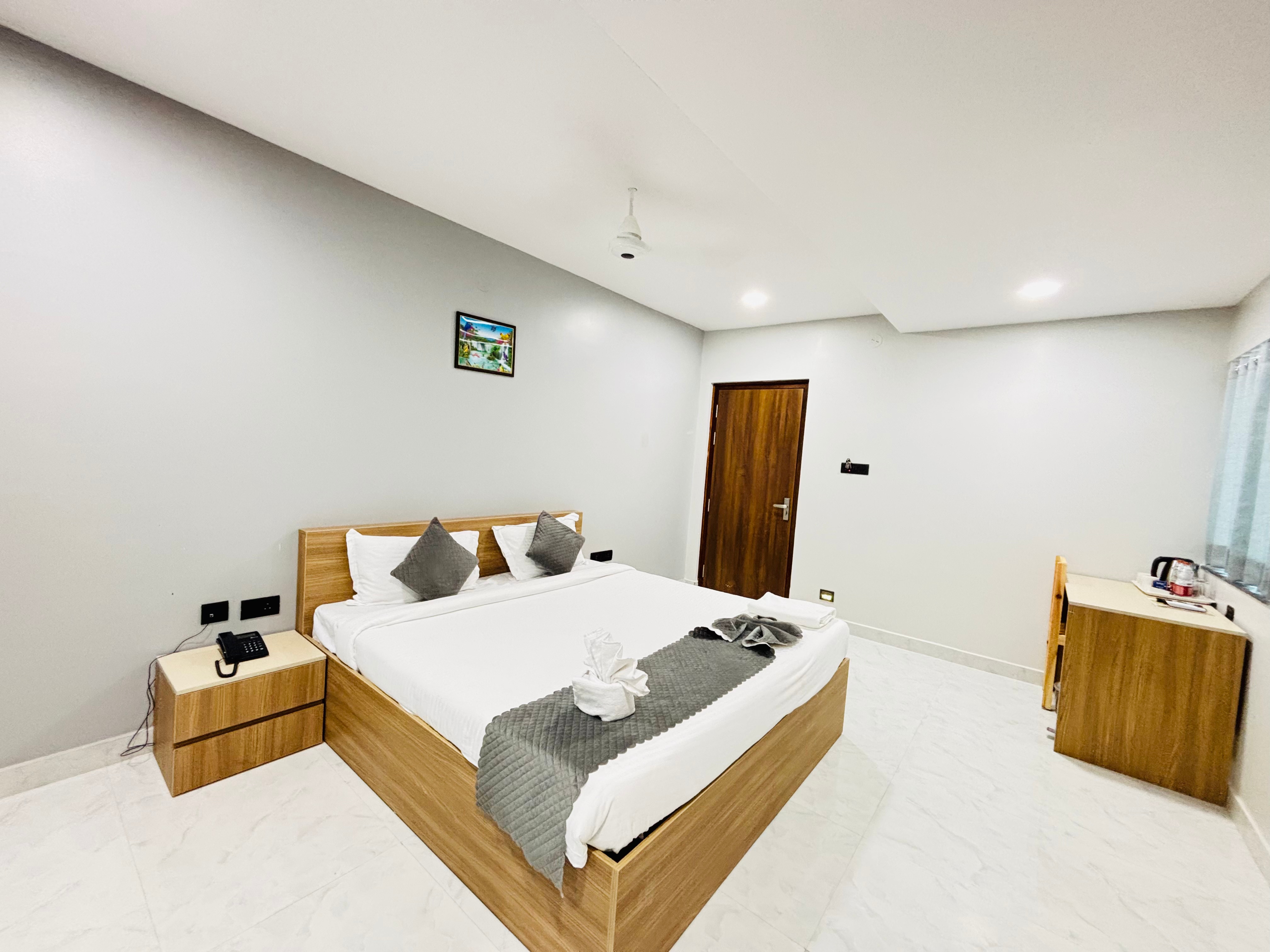 Hotel Bhavans Elite - Tap to explore photos
