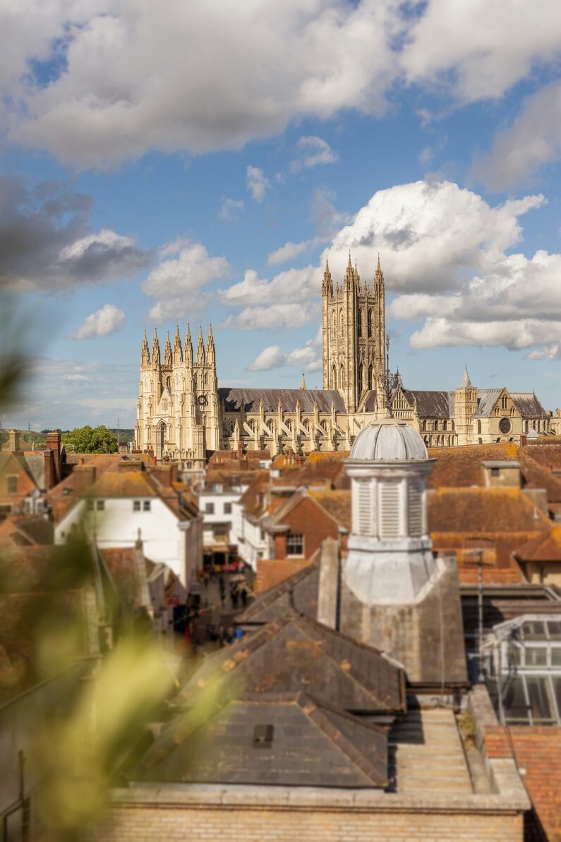 Hampton by Hilton Canterbury - Tap to explore photos