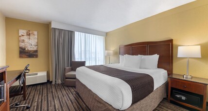 Best Western Plus North Miami-Bal Harbour Room Type - 1 King Bed, Non-Smoking, Wireless High-Speed Internet, Microwave And Refrigerator, Coffee Maker, Iro Best Western Plus North Miami-Bal Harbour Room Type - 1 King Bed, Non-Smoking, Wireless High-Speed Internet, Microwave And Refrigerator, Coffee Maker, Iro