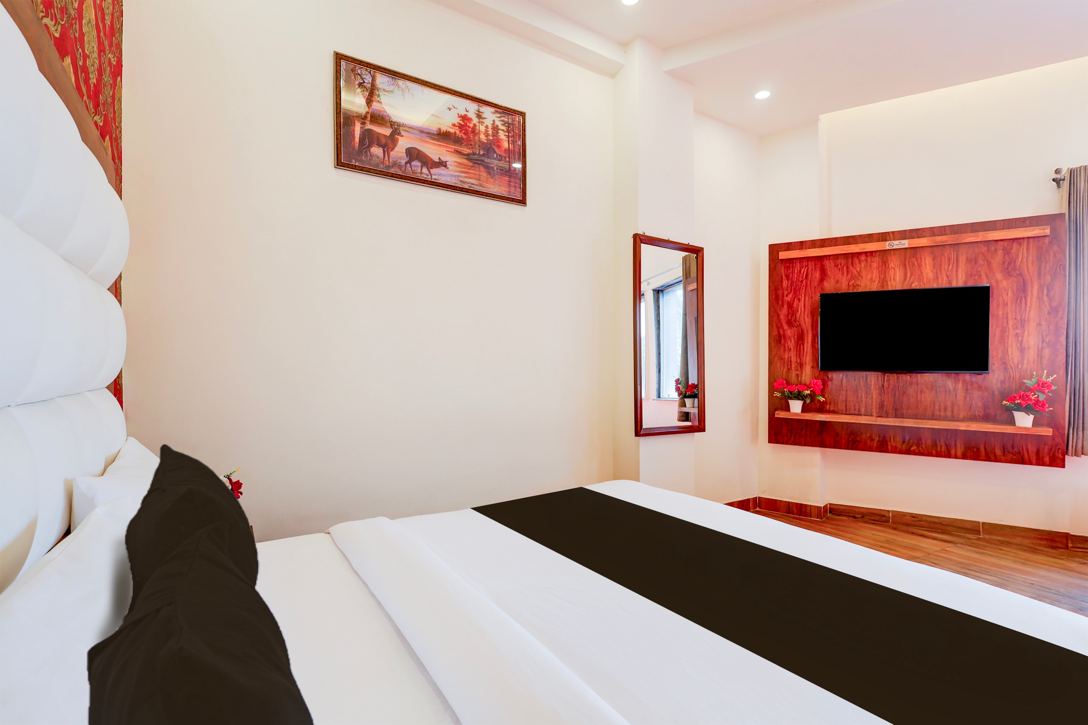 Hotel O SHREE JII LUXURY HOTEL - Tap to explore photos
