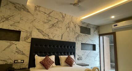 Hotel Lake View Room Type - Luxury Double Room with Balcony Hotel Lake View Room Type - Luxury Double Room with Balcony