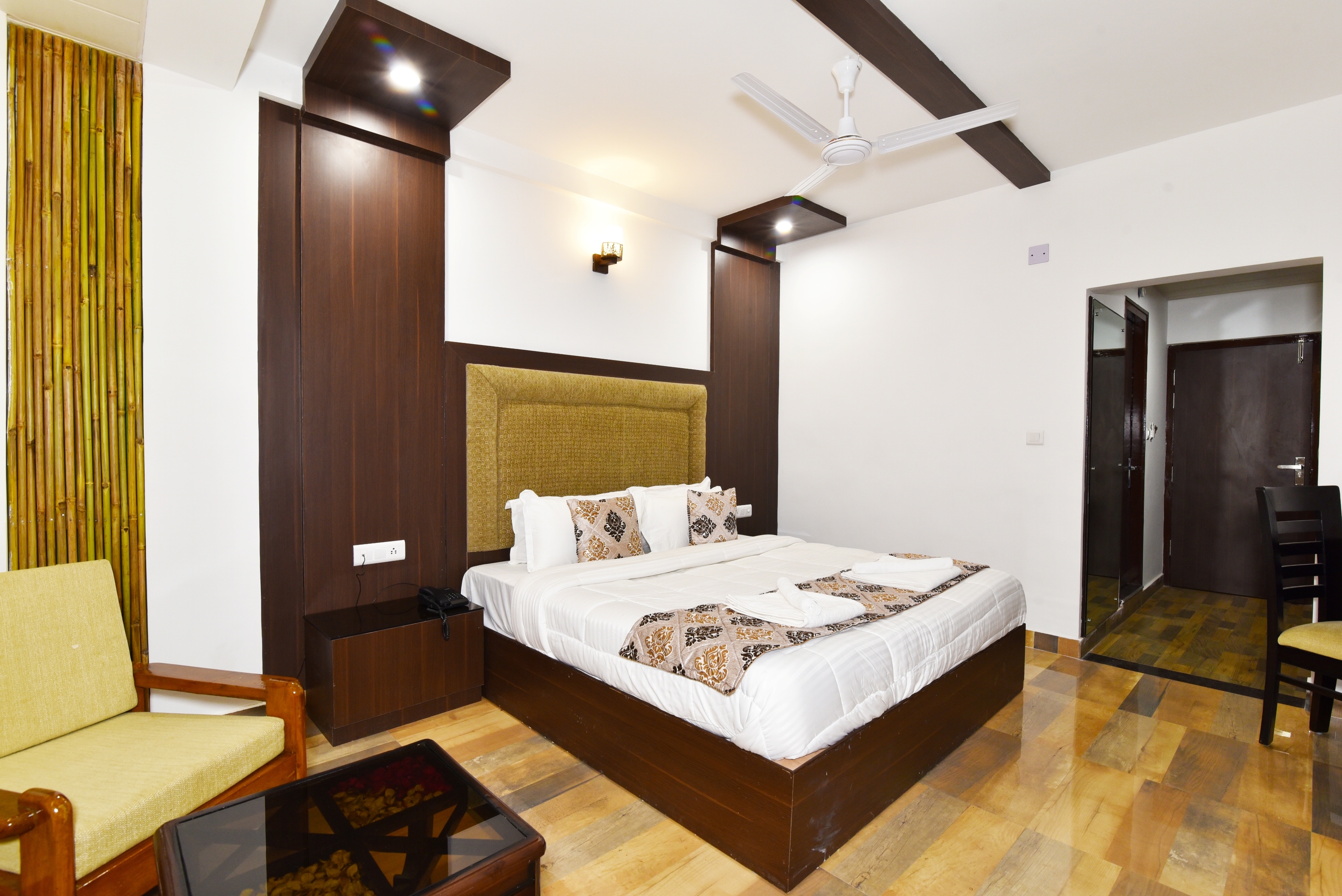 DLS Kapoor Resort - Tap to explore photos
