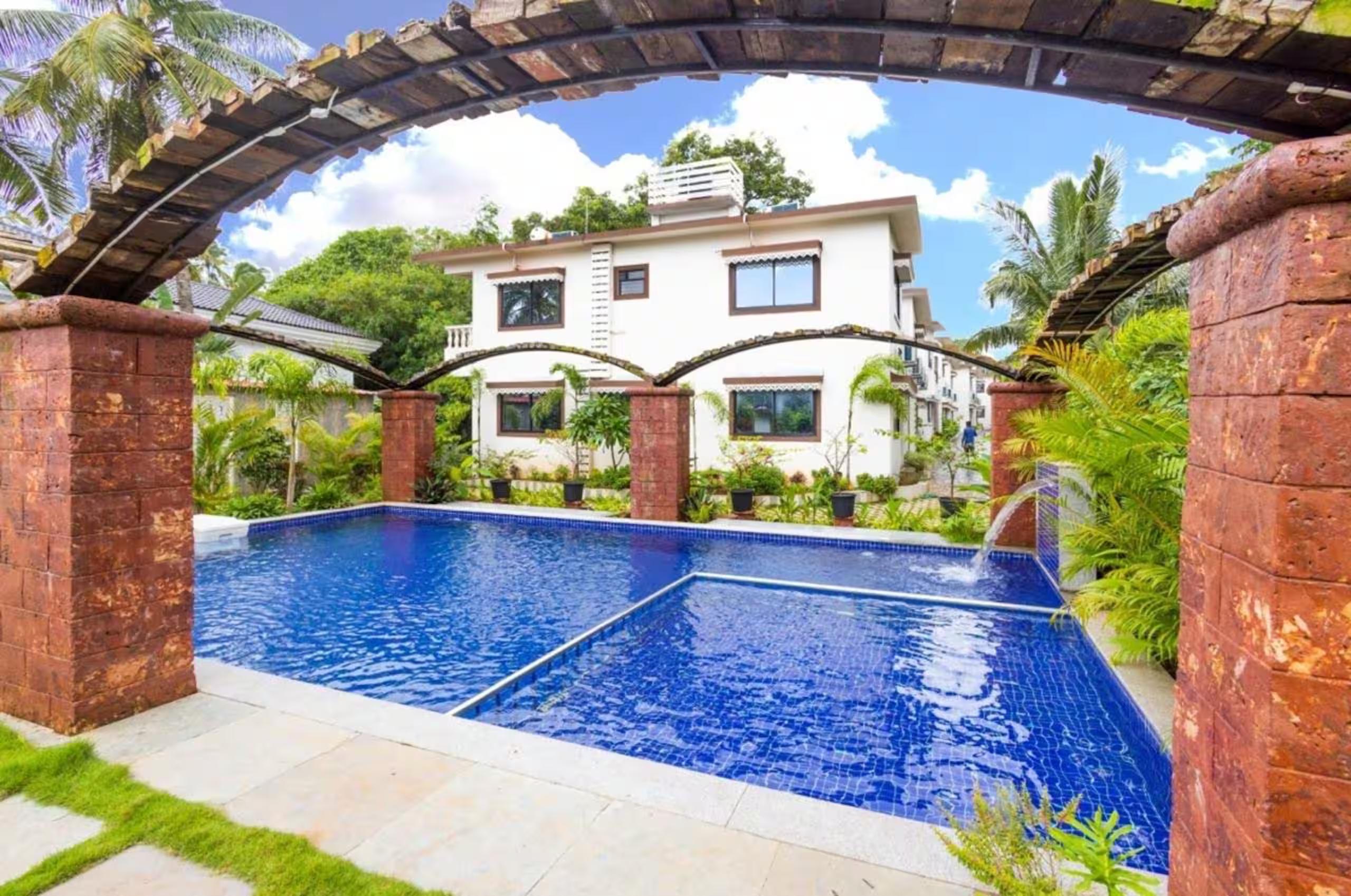 Villa SeaBreeze - Gorgeous 4BHK w/ Pool & Jacuzzi - Tap to explore photos