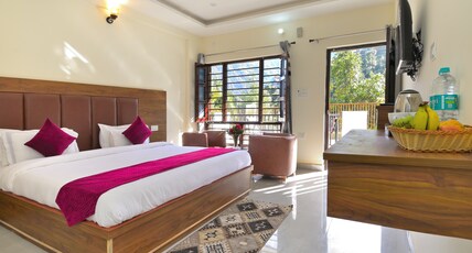 Hotel Dhanolti View by LA Riqueza Room Type - Deluxe Room with Sitting Area