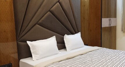 LALJI'S HOTEL & RESTAURANT Room Type - Super Deluxe Room