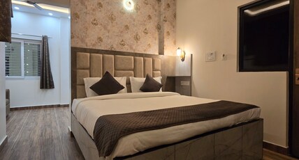 Kashi Mantram Room Type - super premium twin room