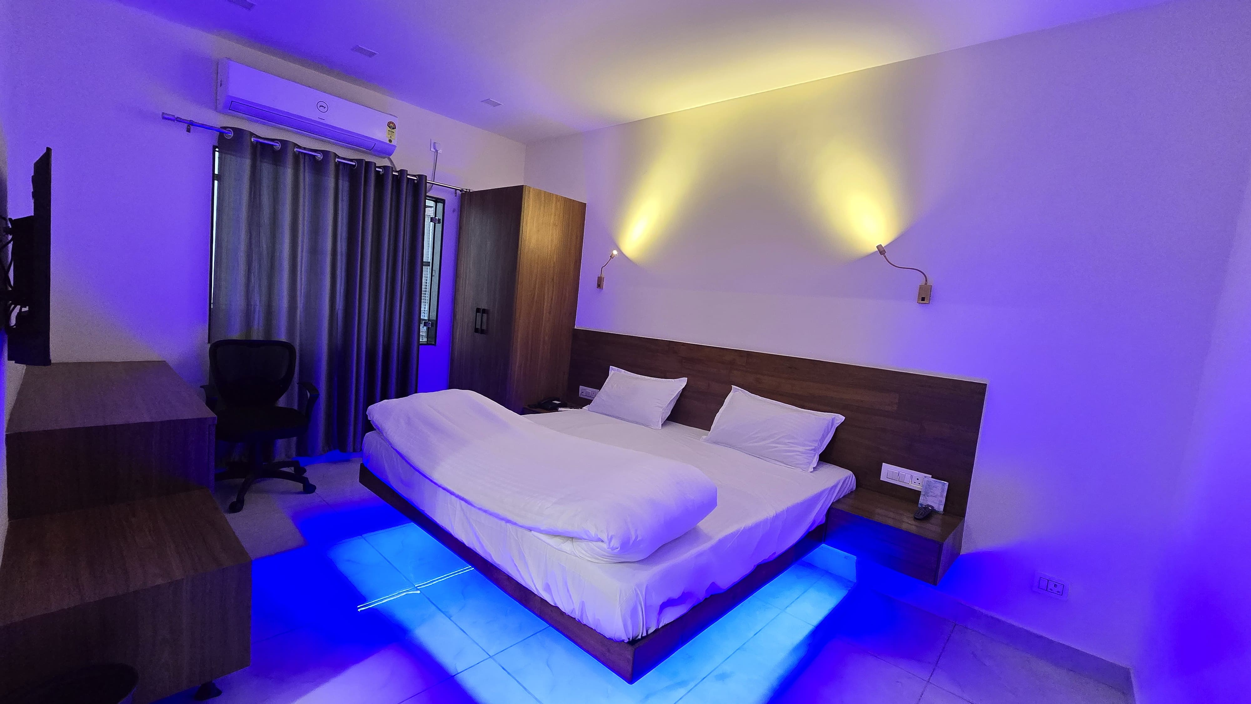 36 West Inn (Near Janakpuri West) - Tap to explore photos