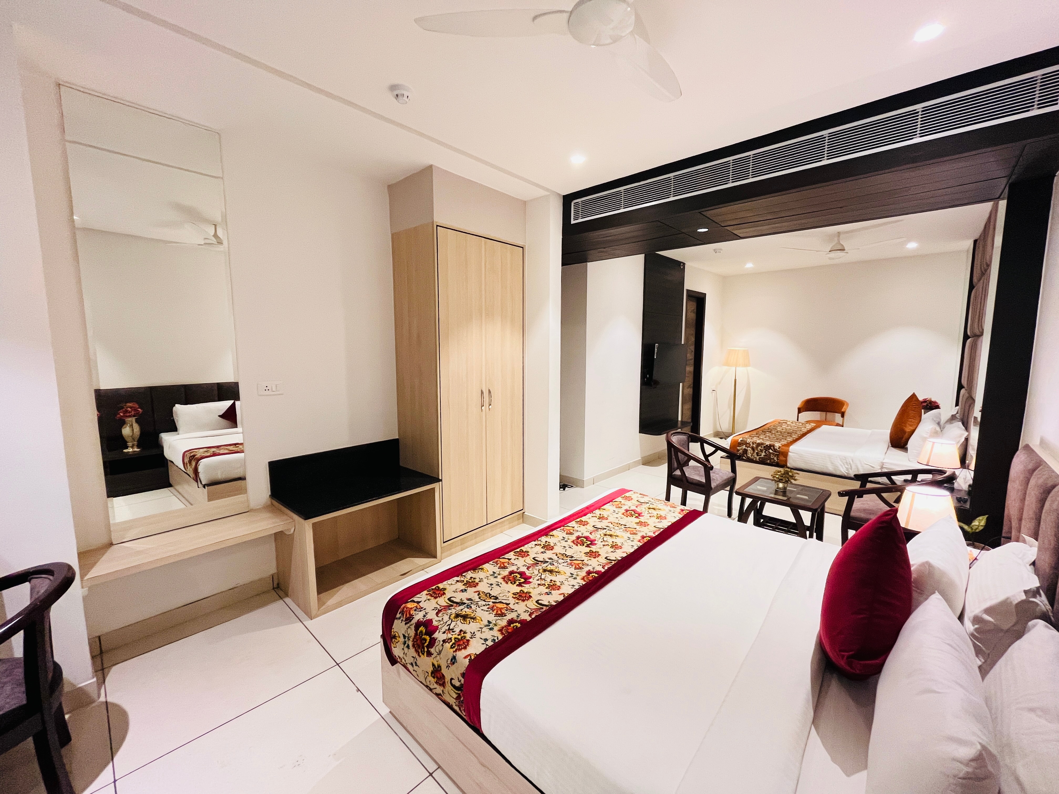 Hotel The Savode - 5 min walk from Golden Temple - Tap to explore photos