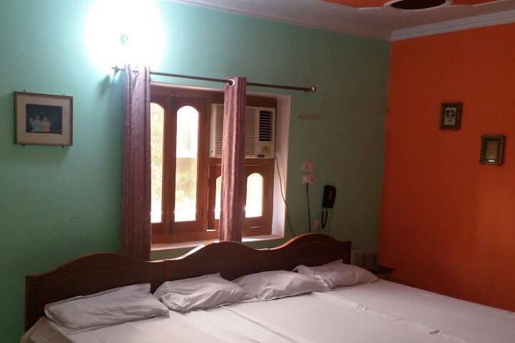 New Sarnath Paying Guest House - Tap to explore photos