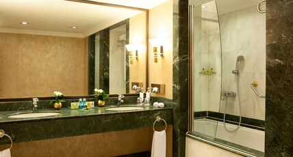 InterContinental ISTANBUL Room Type - 1 King Jacuzzi Suite Sea View Smoking InterContinental ISTANBUL Room Type - 1 King Jacuzzi Suite Sea View Smoking
