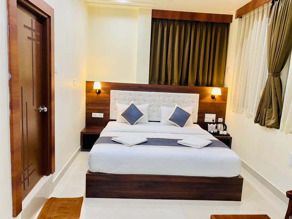 GNR GRAND LUXURY ROOMS - Tap to explore photos