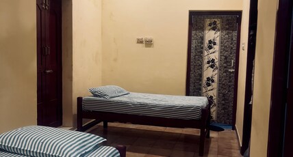 SMK Home Stay Room Type - Triple Bed Non Room