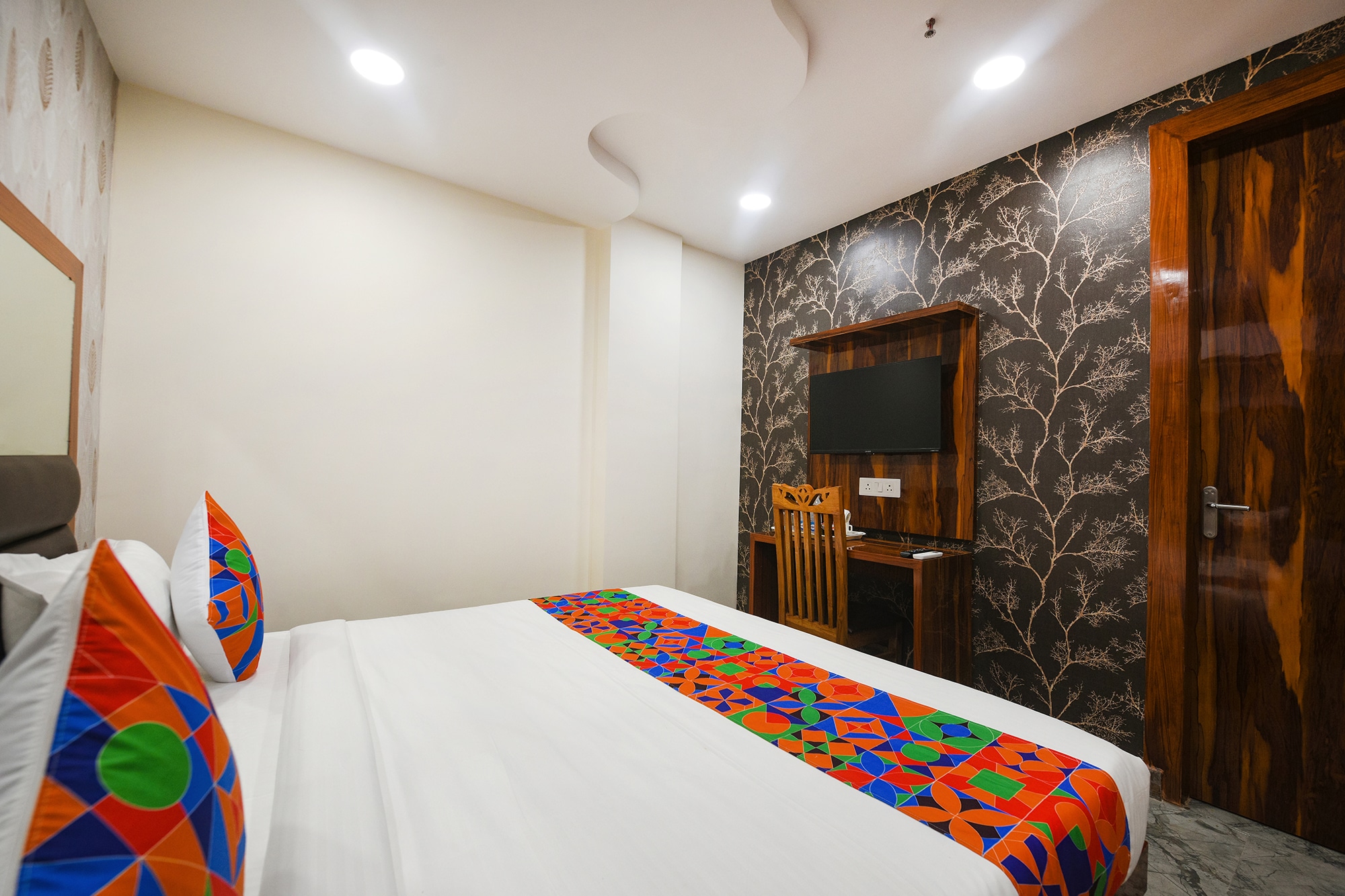 FabHotel Mona Continental - Nr. Laxmi Nagar IT Hub - Tap to explore photos