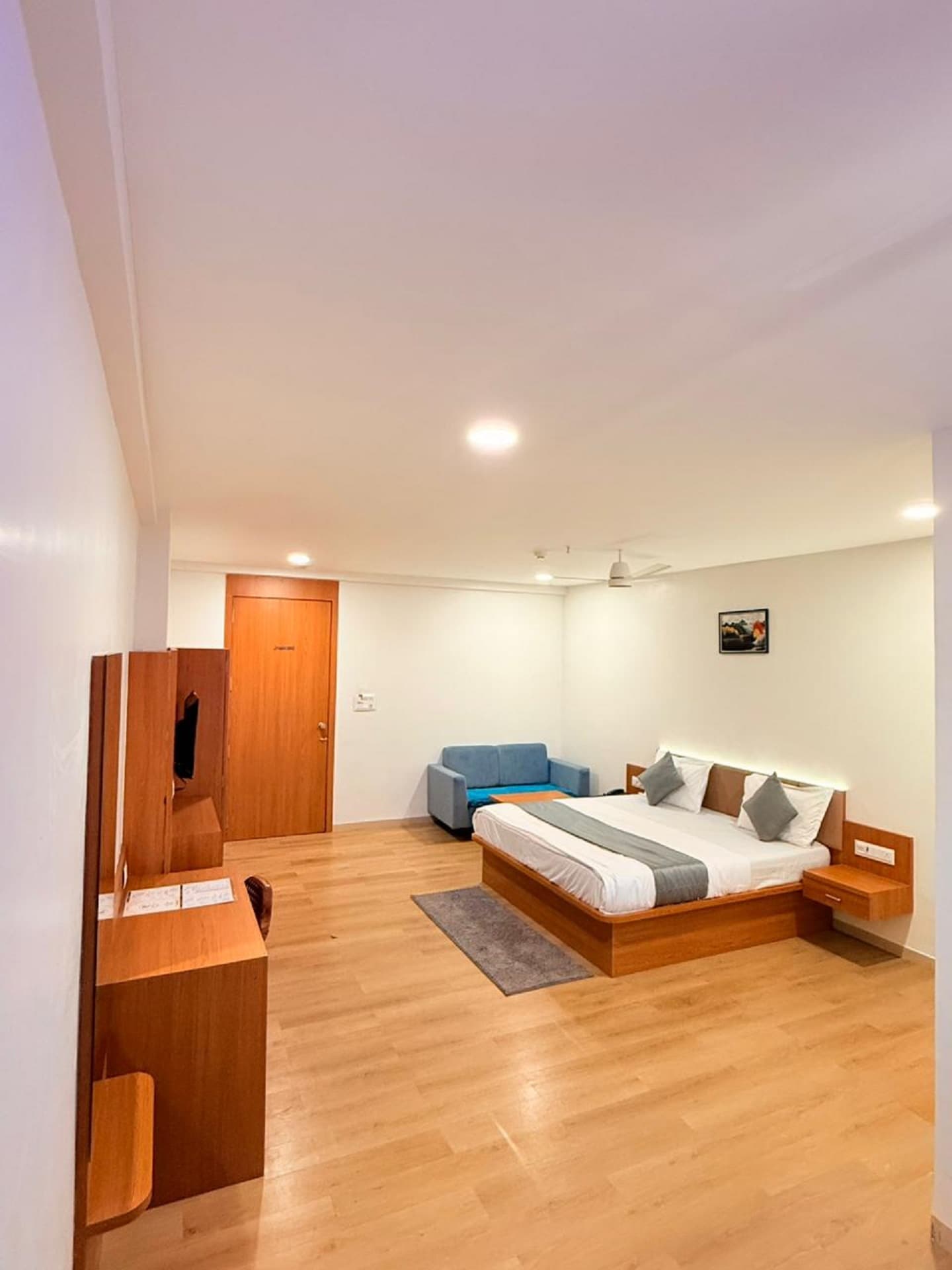 HOTEL ROYAL ELITE - Tap to explore photos