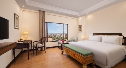 V Sarovar Portico MI Road Jaipur Room Type - Premium room with Bathtub (King Bed) V Sarovar Portico MI Road Jaipur Room Type - Premium room with Bathtub (King Bed)