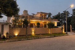 The Lawn House : 3BHK Furnished Villa with Lawn