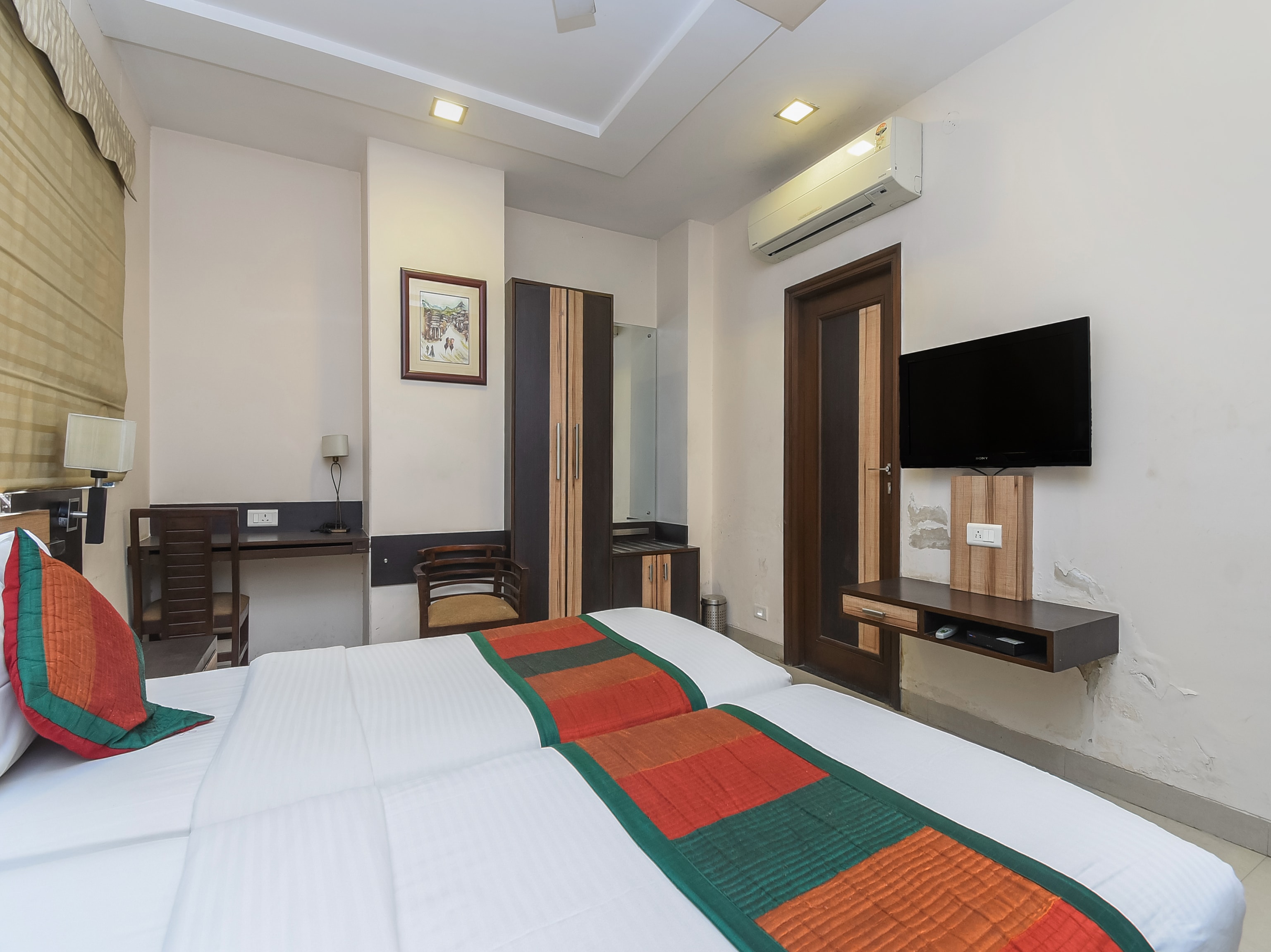Hotel Siddharth Palace - Tap to explore photos