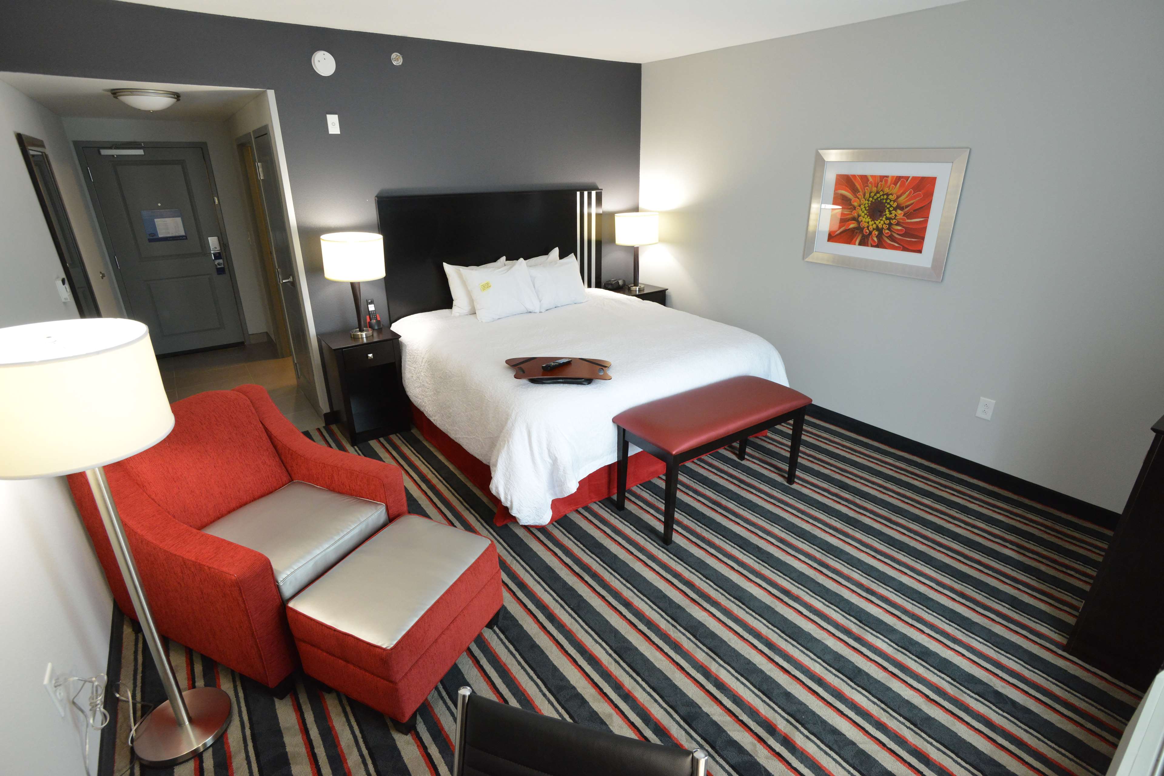 Hampton Inn & Suites by Hilton Albany At Albany Mall - Tap to explore photos