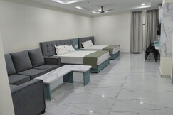 Hotel GNR Grand