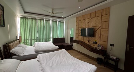 Hotel Buransh kathgodam Room Type - Luxury Deluxe Room With City View