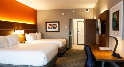 Holiday Inn Express Evansville Room Type - 2 Queen Standard Communications Mobility Accessible Tub Holiday Inn Express Evansville Room Type - 2 Queen Standard Communications Mobility Accessible Tub