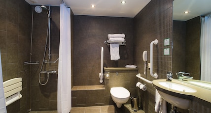 Holiday Inn ABERDEEN - WEST Room Type - 1 Queen Bed Standard Accessible