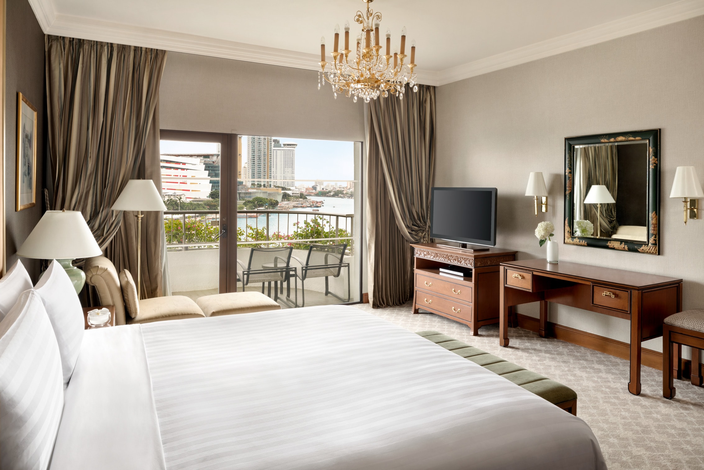 Shangri-La Hotel Bangkok - Tap to explore photos