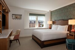 Hotel Roanoke & Conference Center, Curio Collection by Hilton