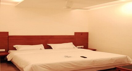 Hotel Shivalaya Room Type - Deluxe AC Room