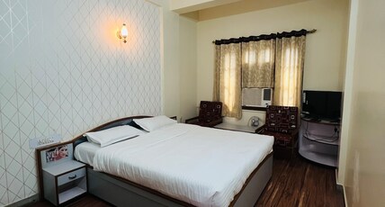 Hotel surya Room Type - Bedroom 4