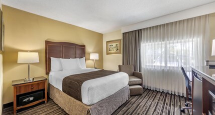 Best Western Plus North Miami-Bal Harbour Room Type - 1 Double Bed, Mobility Accessible, Communication Assistance, Bathtub, Non-Smoking Best Western Plus North Miami-Bal Harbour Room Type - 1 Double Bed, Mobility Accessible, Communication Assistance, Bathtub, Non-Smoking