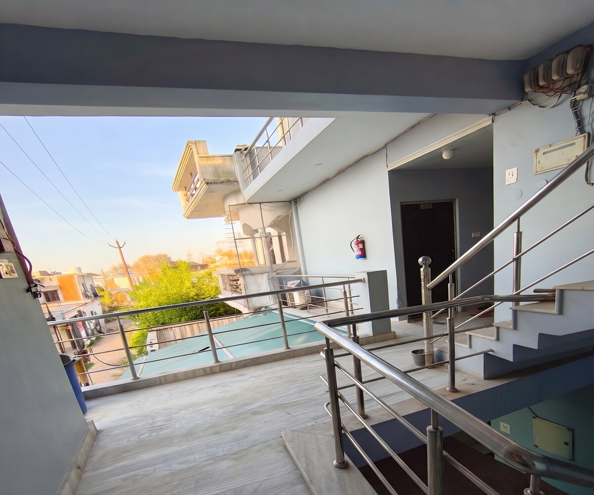 Hotel 24 Stays Chinhat, Deva Road - Tap to explore photos