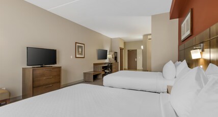 Best Western Plus Winnipeg West Room Type - Suite-2 Queen Beds, Non-Smoking, Sofabed, Microwave And Refrigerator, Wi-Fi, Full Breakfast