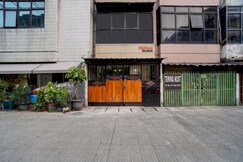 Hotel O near RS Husada formerly Pondokan Kota 2