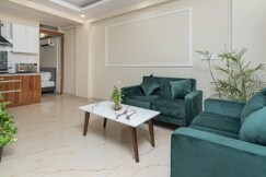 Sterling LUXE Apartments @GolfCourse