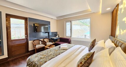 Hotel Snobar (Riverside) Room Type - Super Deluxe Room (Centrally Heated)