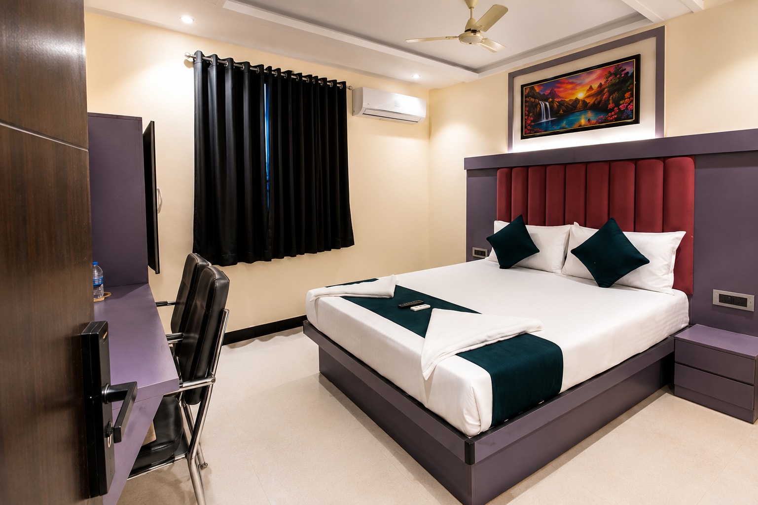 Hotel Taj Palace Near Mumbai Airport - Tap to explore photos