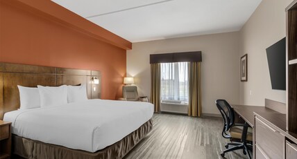 Best Western Plus Winnipeg West Room Type - 1 King Bed, Non-Smoking, Microwave And Refrigerator, Work Desk, Wi-Fi, Full Breakfast