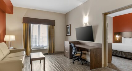 Best Western Plus Winnipeg West Room Type - Suite-1 King Bed, Non-Smoking, Sofabed, Kitchenette, Work Desk, Wi-Fi, Full Breakfast