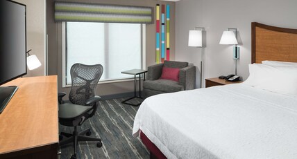 Hampton Inn & Suites by Hilton Chicago-North Shore/Skokie Room Type - KING STANDARD NON SMOKING
